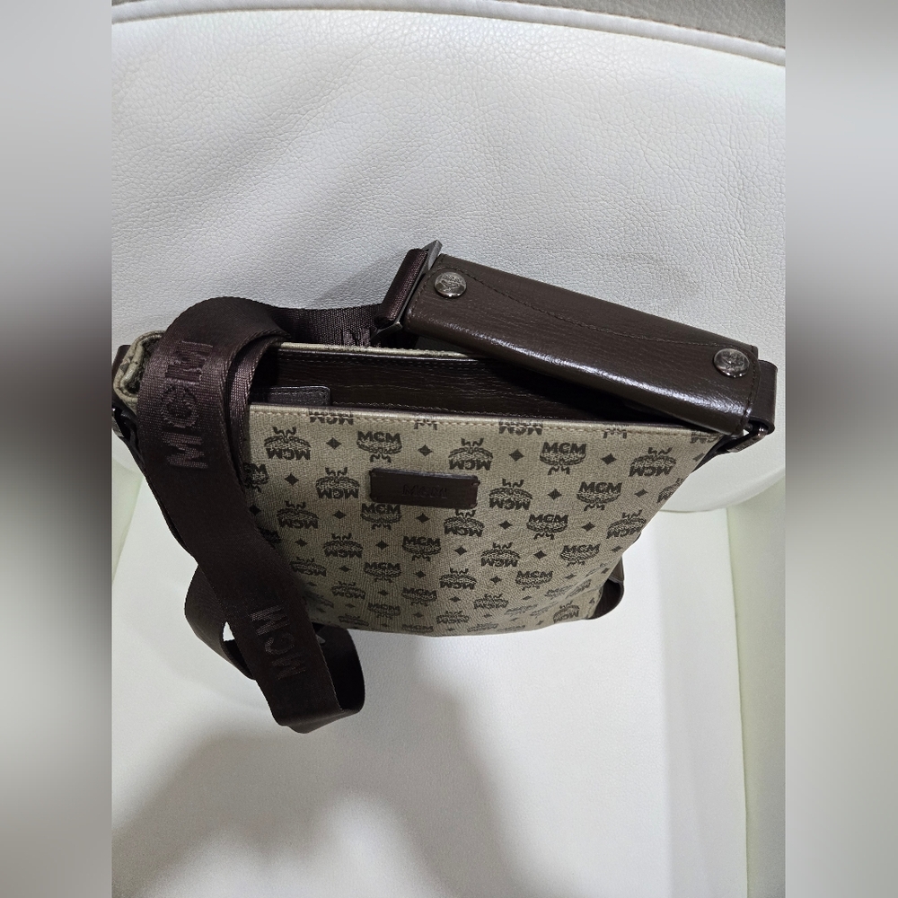MCM VISETOS MONOGRAM UNISEX MESSENGER BAG-AUTHENTIC - Picture 7 of 14